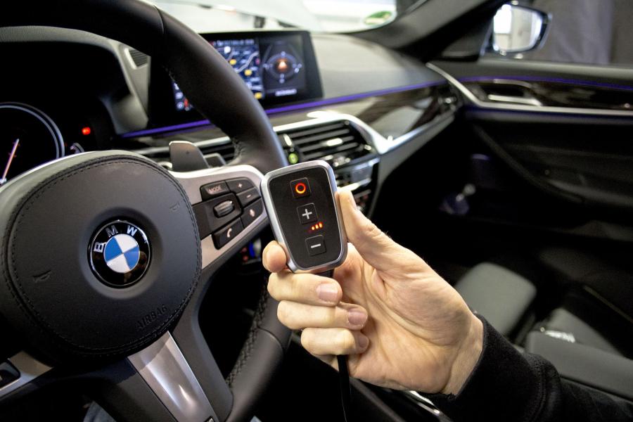 Детали интерьера BMW 540i xDrive Touring by DTE Tuning 2018 года  (фото 4 из 8)